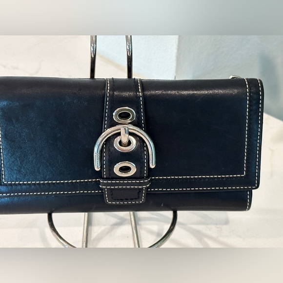 EUC Coach wallet b/w leather - Picture 1 of 5